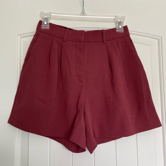 Babaton Pleated Mini Short 2 - Picture 2 of 4